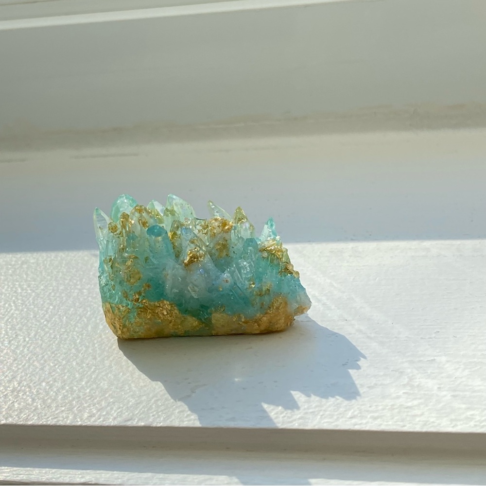 House decoration ~ Frozen light blue crystal cluster with gold flakes 💙🤍 - Picture 7 of 16